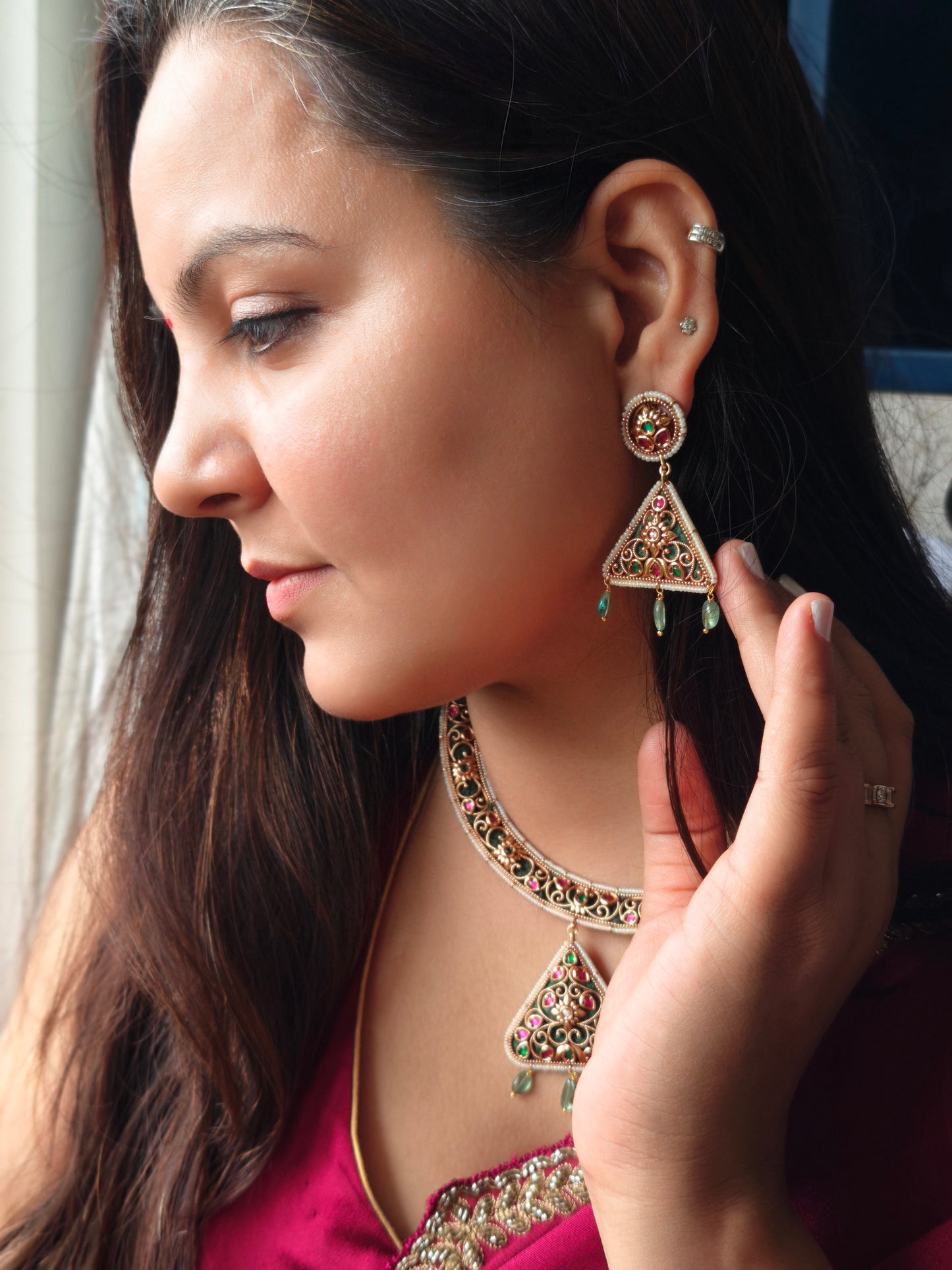 Gorgeous Handcrafted Hansli Necklace Set