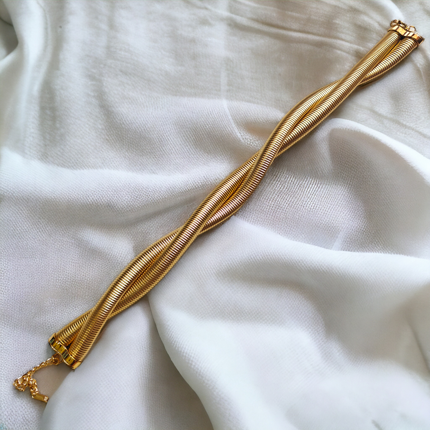 Twisted Anti Tarnish Neckline