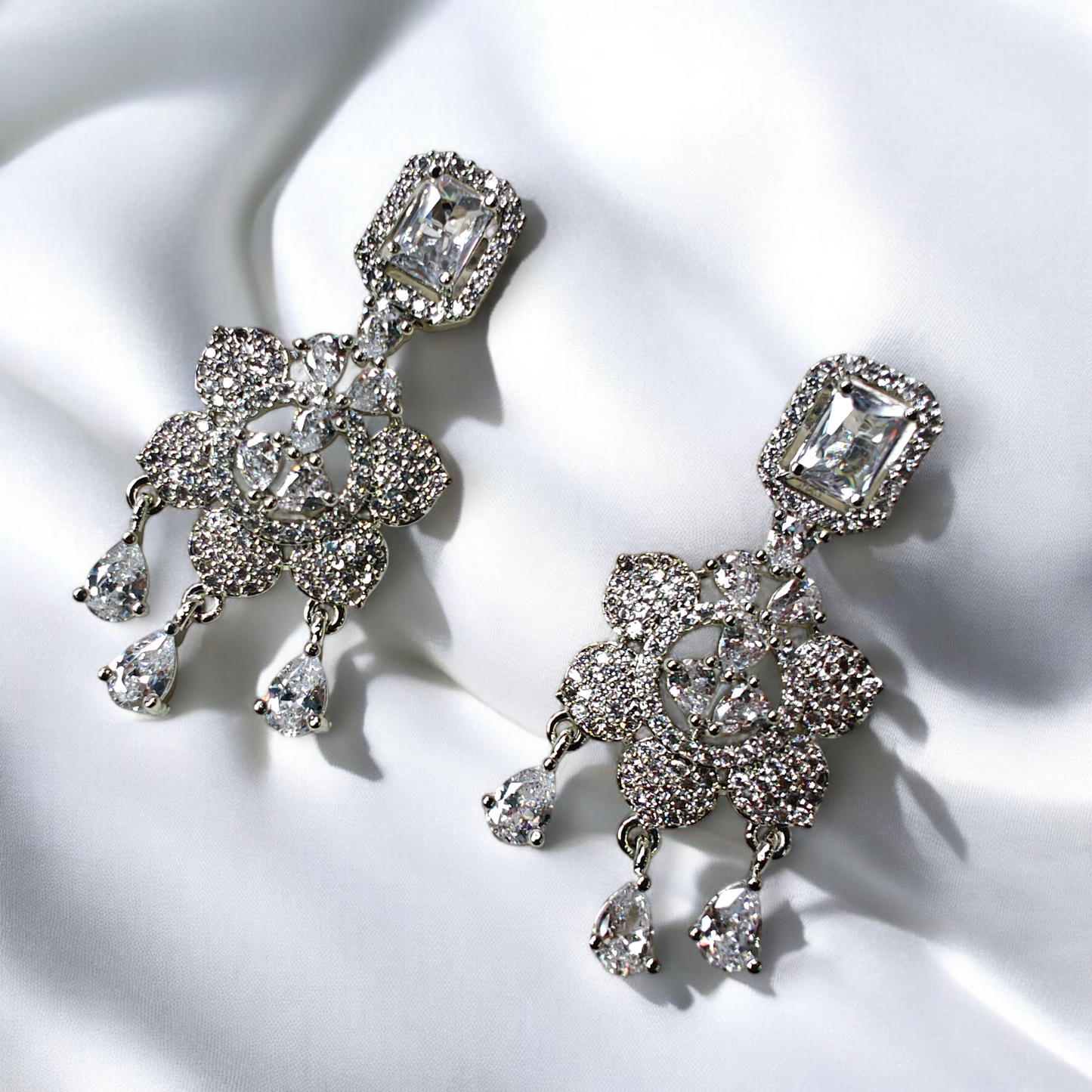 Flower Patterned Diamond Look ALike Necklace