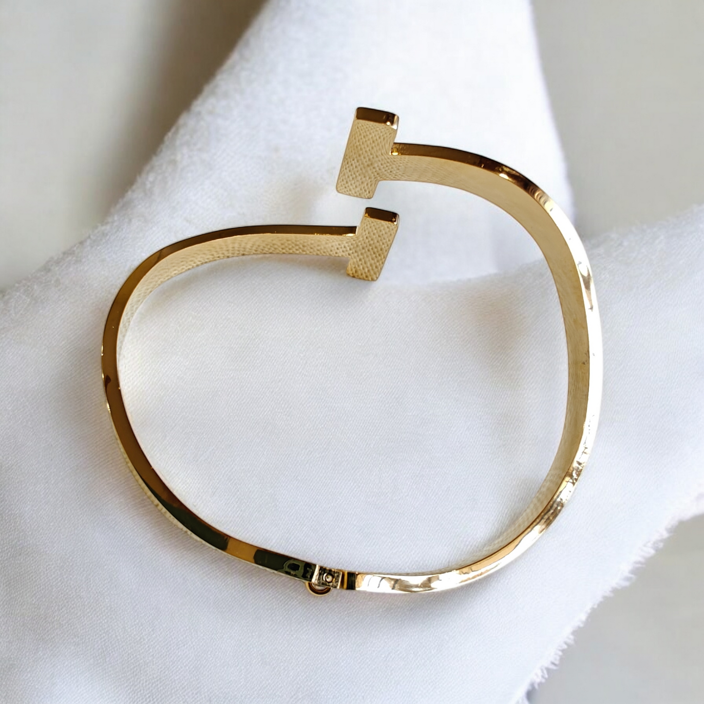 18K Gold Plated Anti Tarnish T Patterned Bracelet