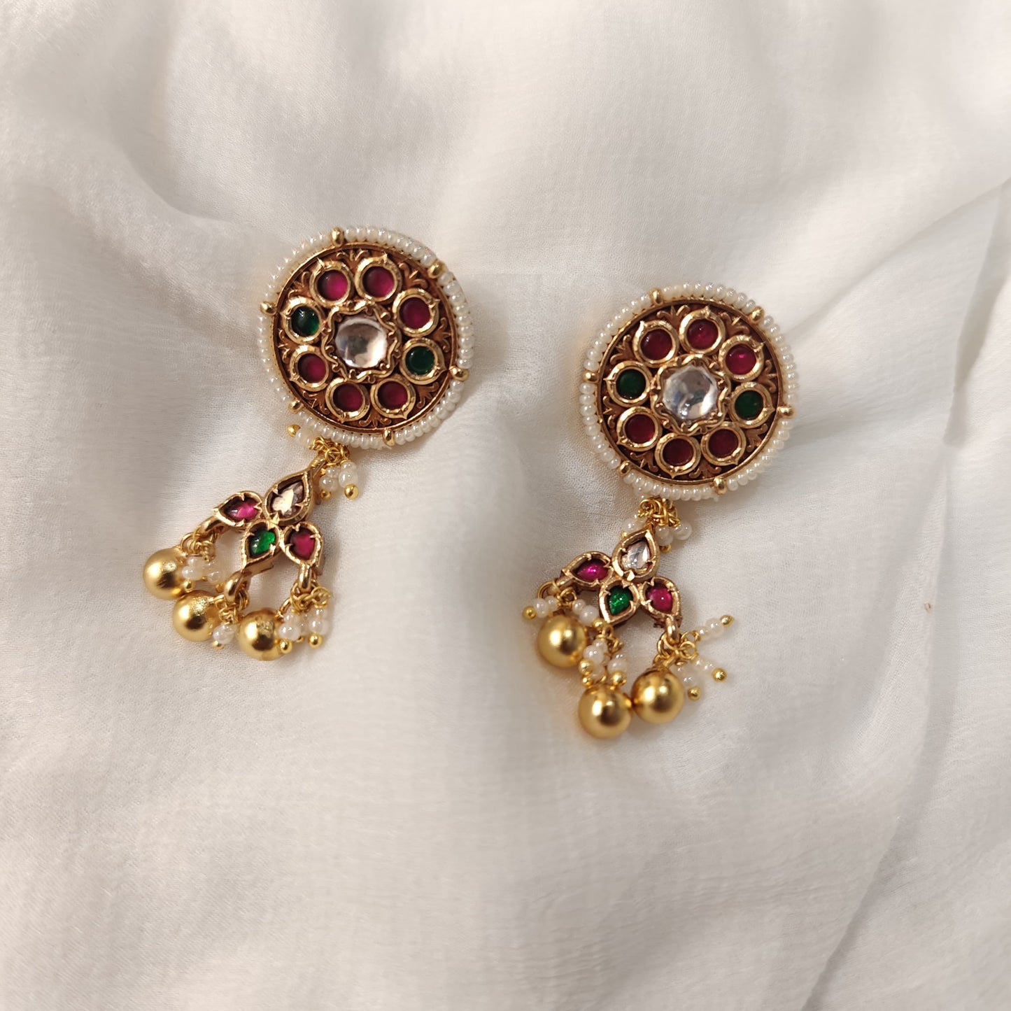 Multiple Fit Kemp Stone studded Neckpiece with Earrings