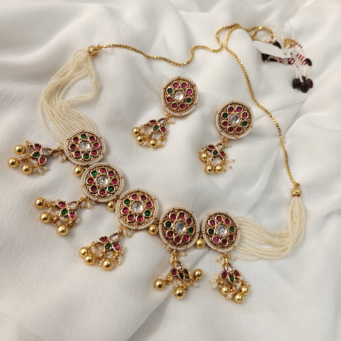 Multiple Fit Kemp Stone studded Neckpiece with Earrings