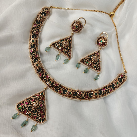 Gorgeous Handcrafted Hansli Necklace Set