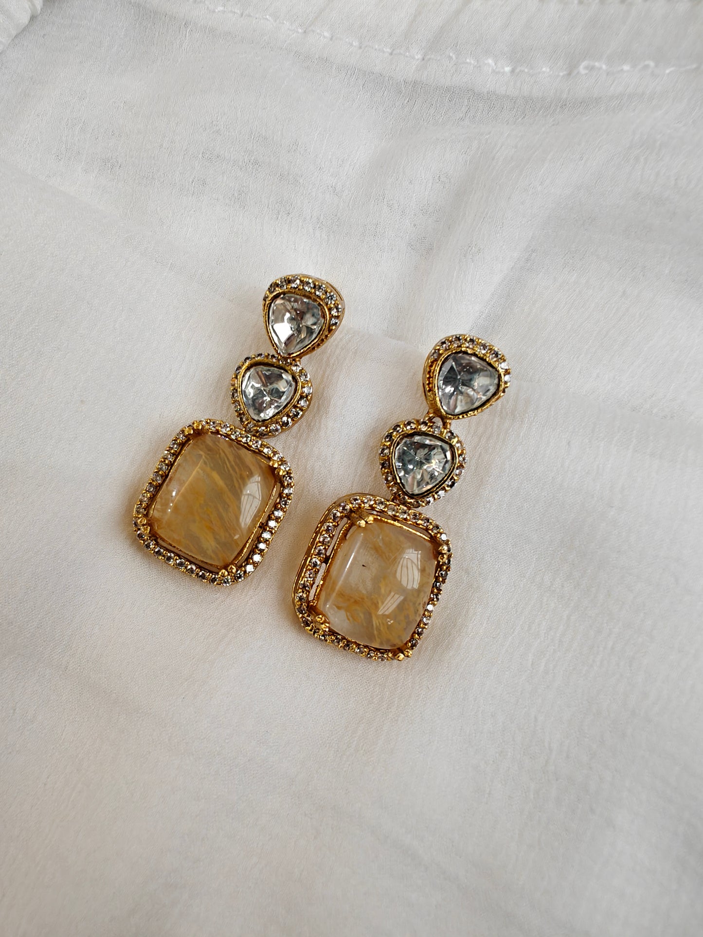 Emerald Studded Pendant Set