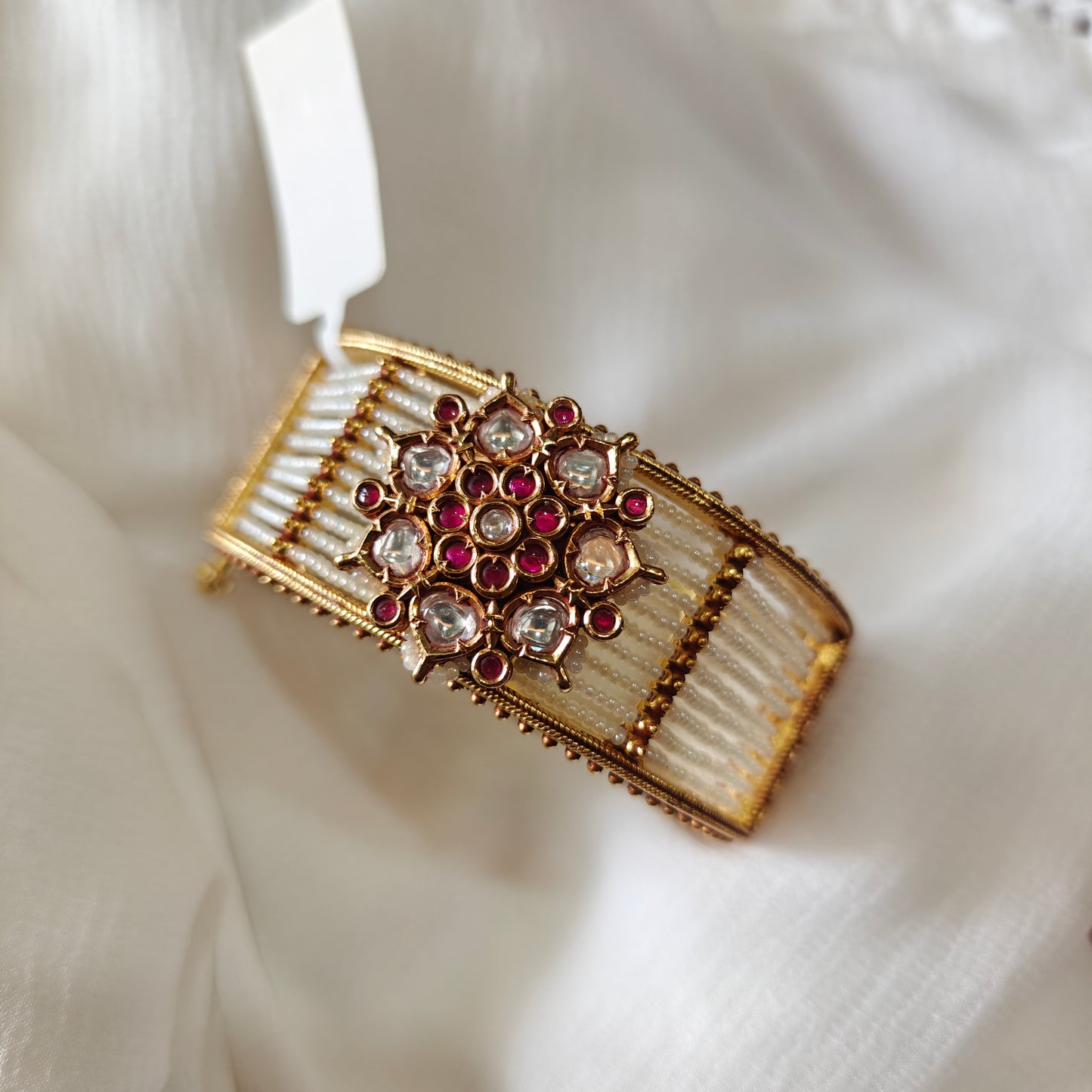 Broad Pearl Bracelet Studded with Kemp Stones