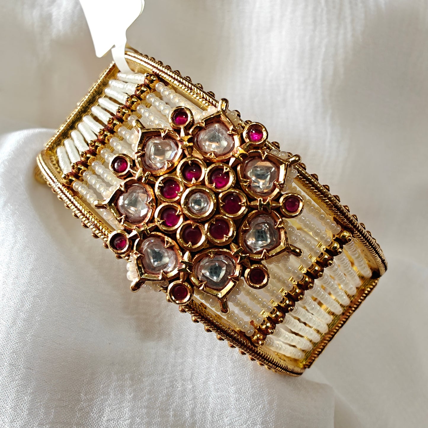 Broad Pearl Bracelet Studded with Kemp Stones