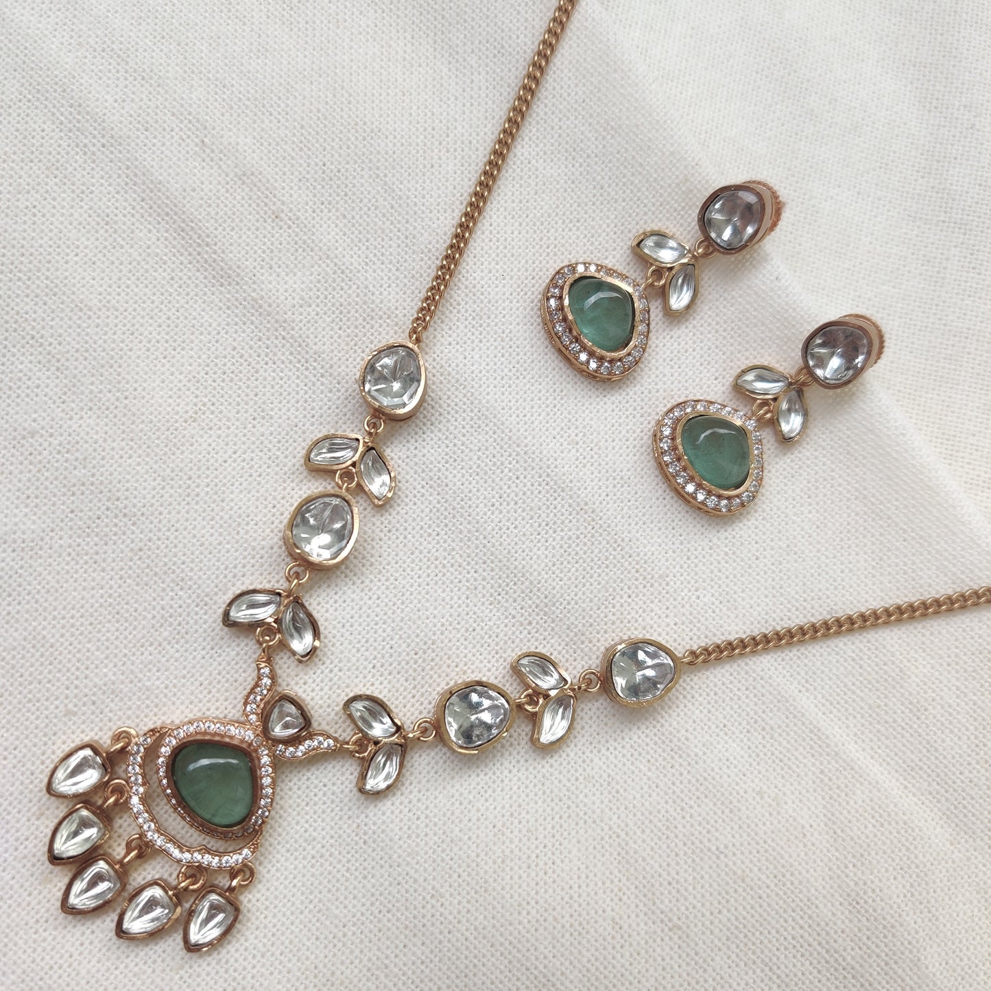 Antique Gold Russian Emerald Studded Pendant Set