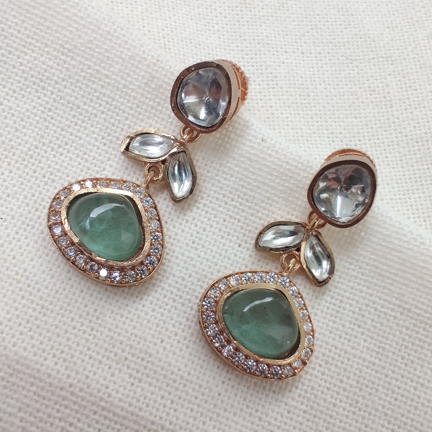 Antique Gold Russian Emerald Studded Pendant Set