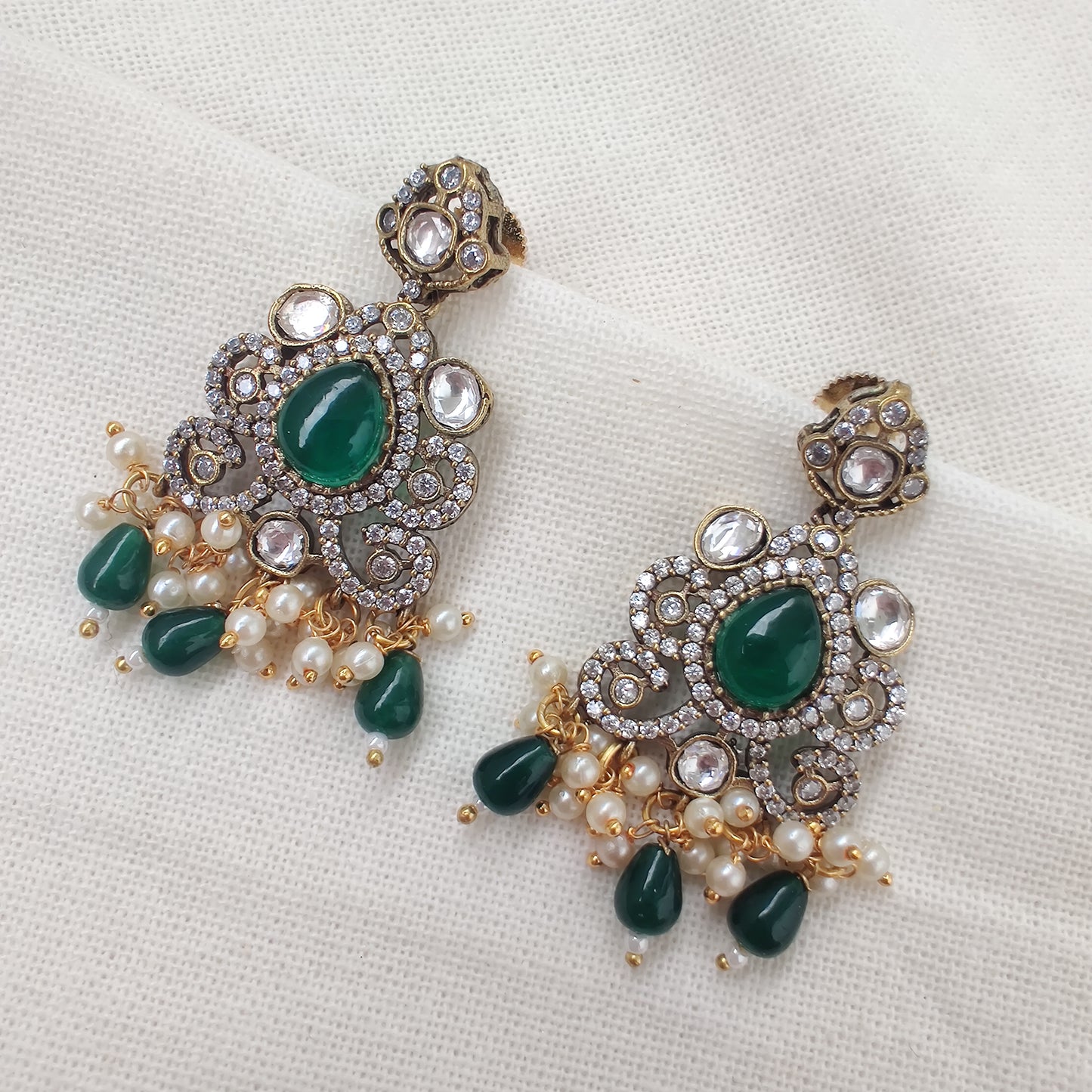 Emerald Choker in Victorian Polish