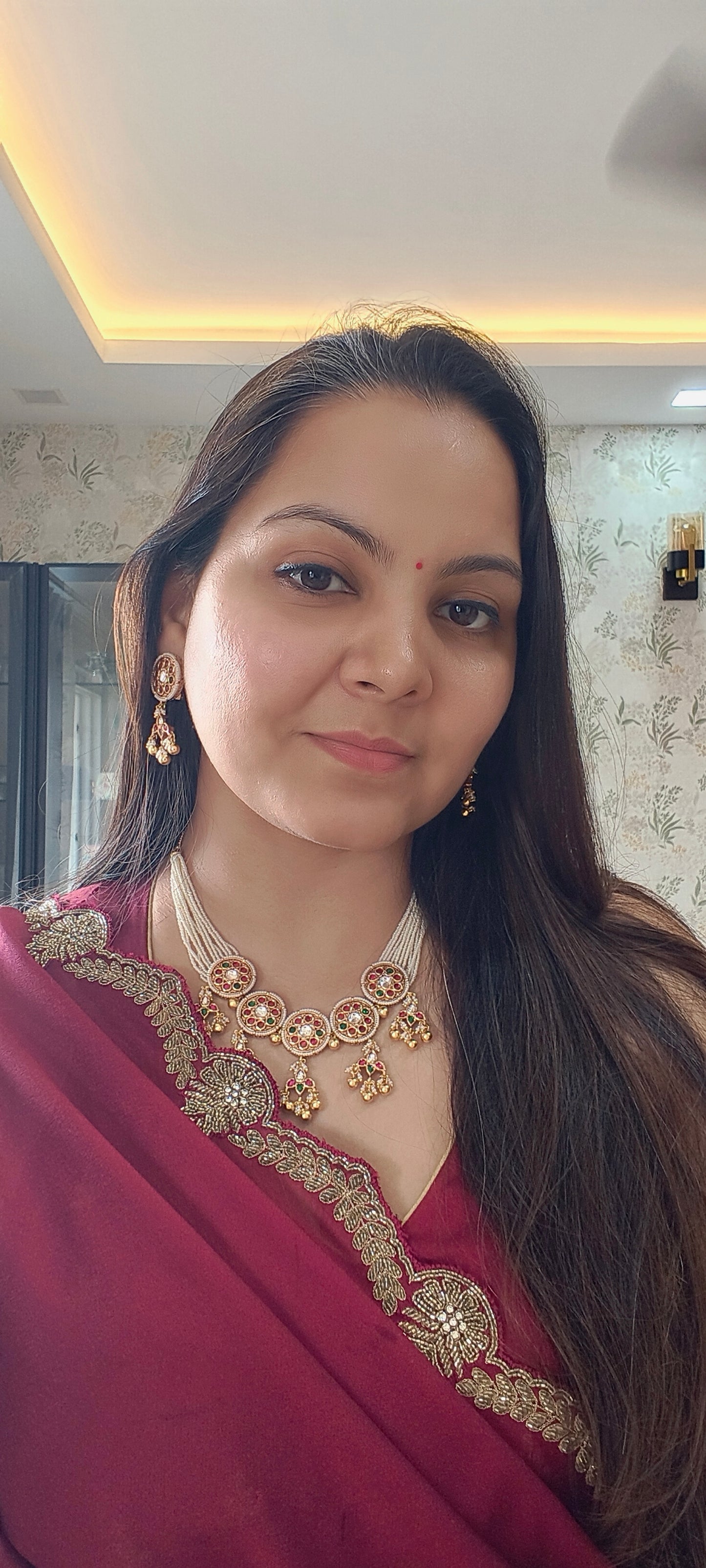 Multiple Fit Kemp Stone studded Neckpiece with Earrings