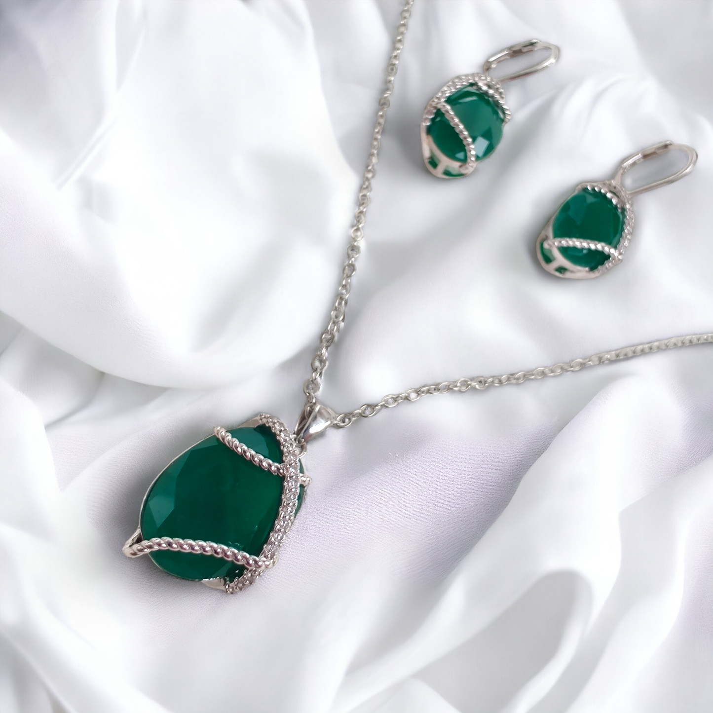 emerald drop pendant set