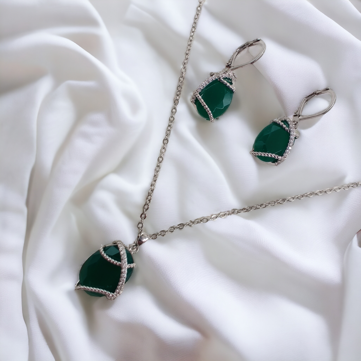 emerald drop pendant set