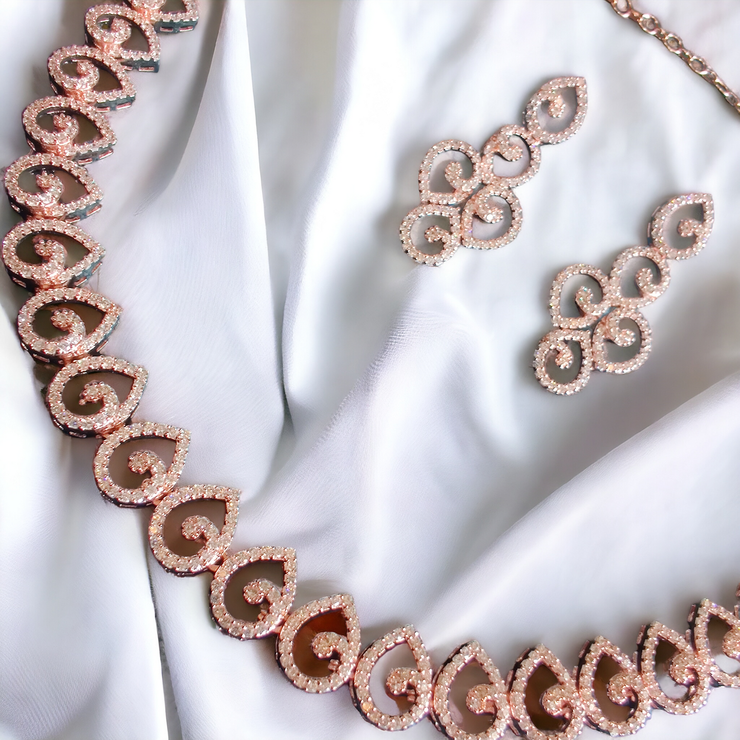 diamond lookalike rose gold neckline