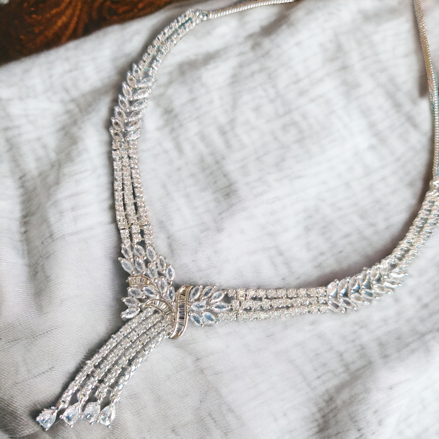 diamond lookalike neckpiece