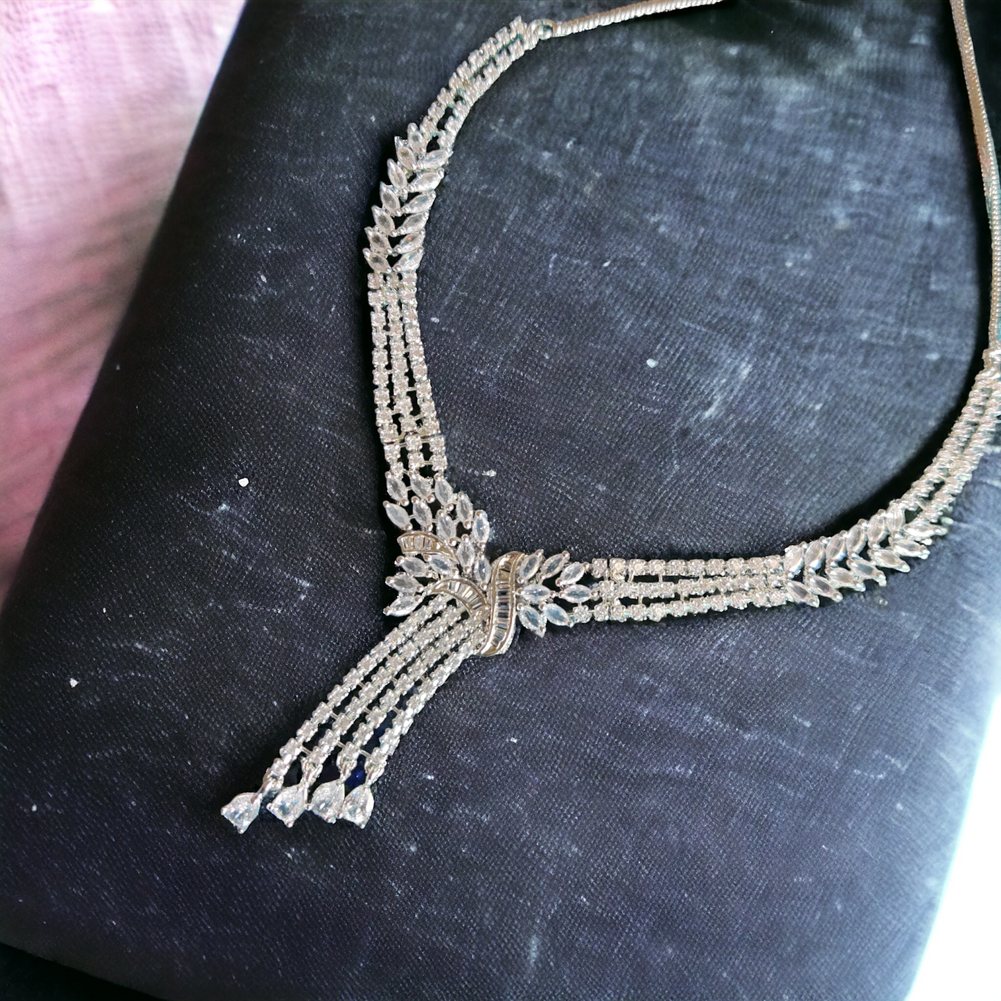 diamond lookalike neckpiece