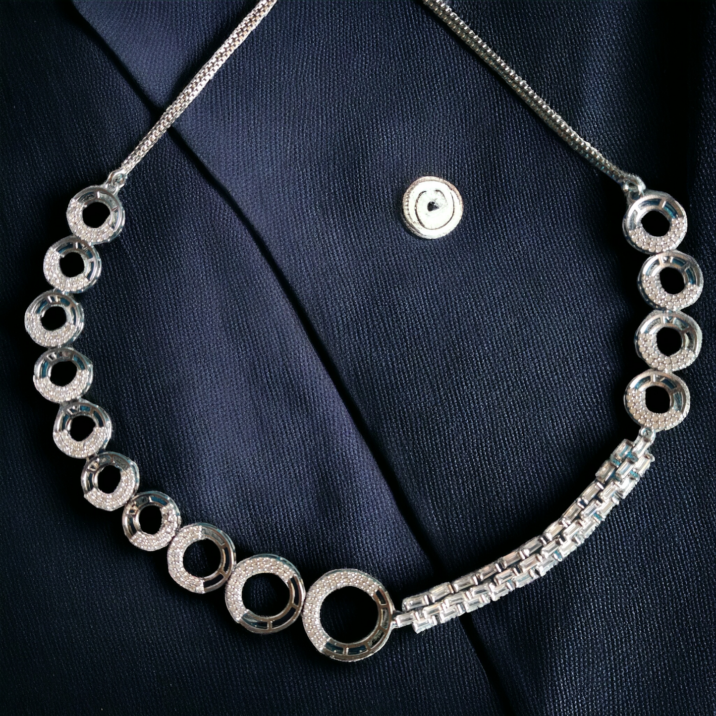 rhodium plated loop chain neckpiece