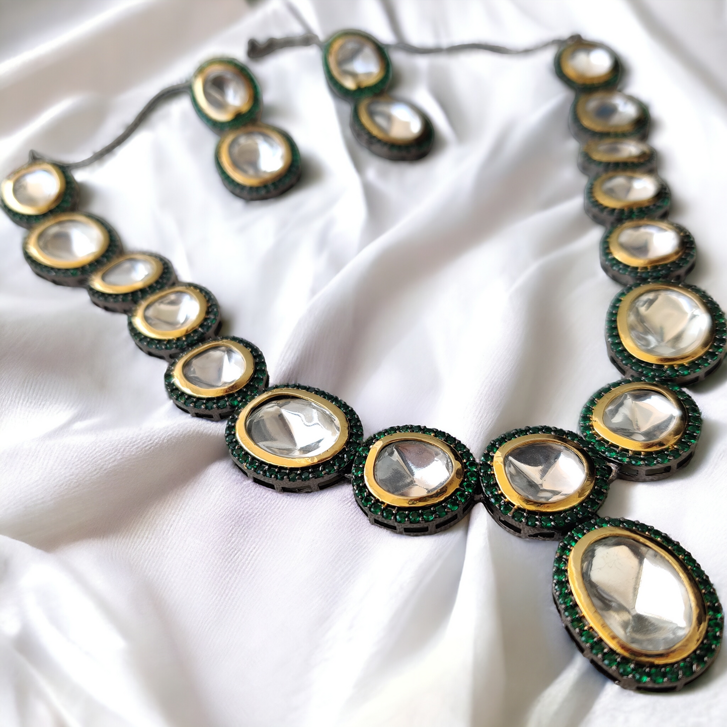 polki emerald studded necklace