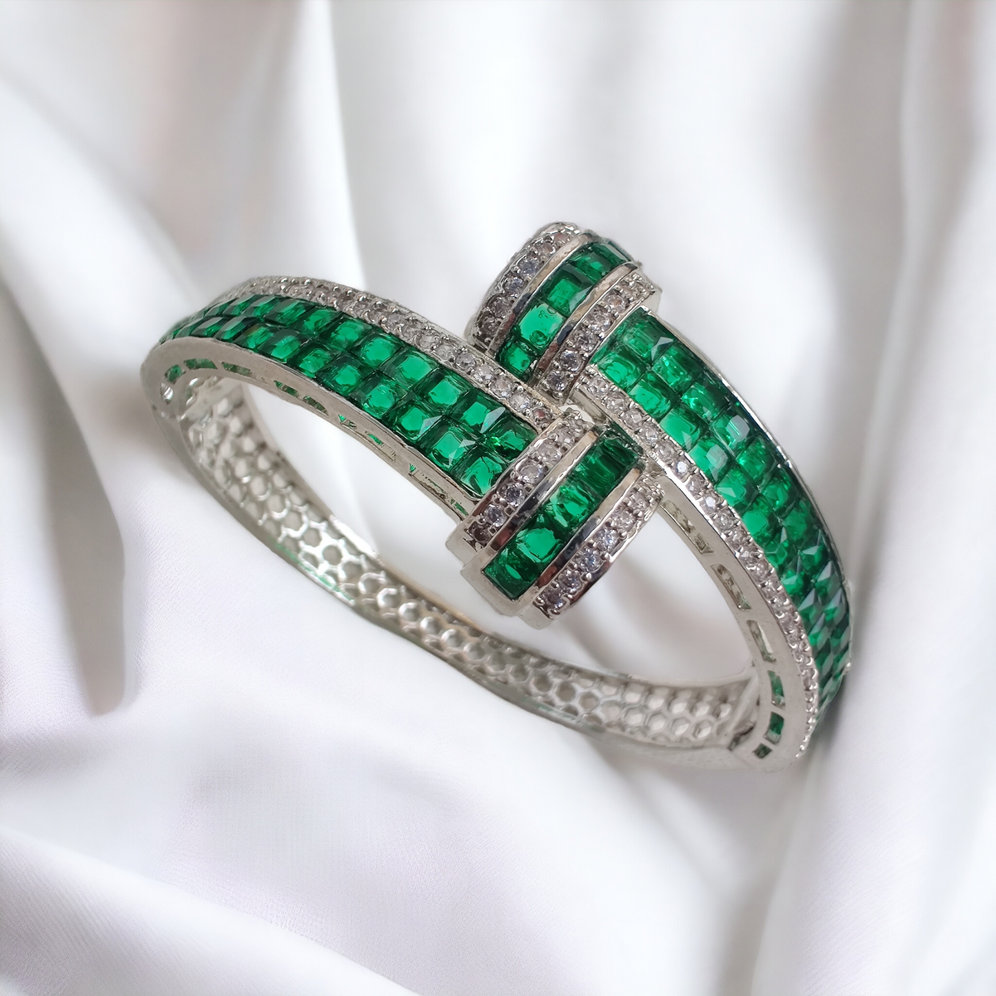 emerald studded openable bracelet